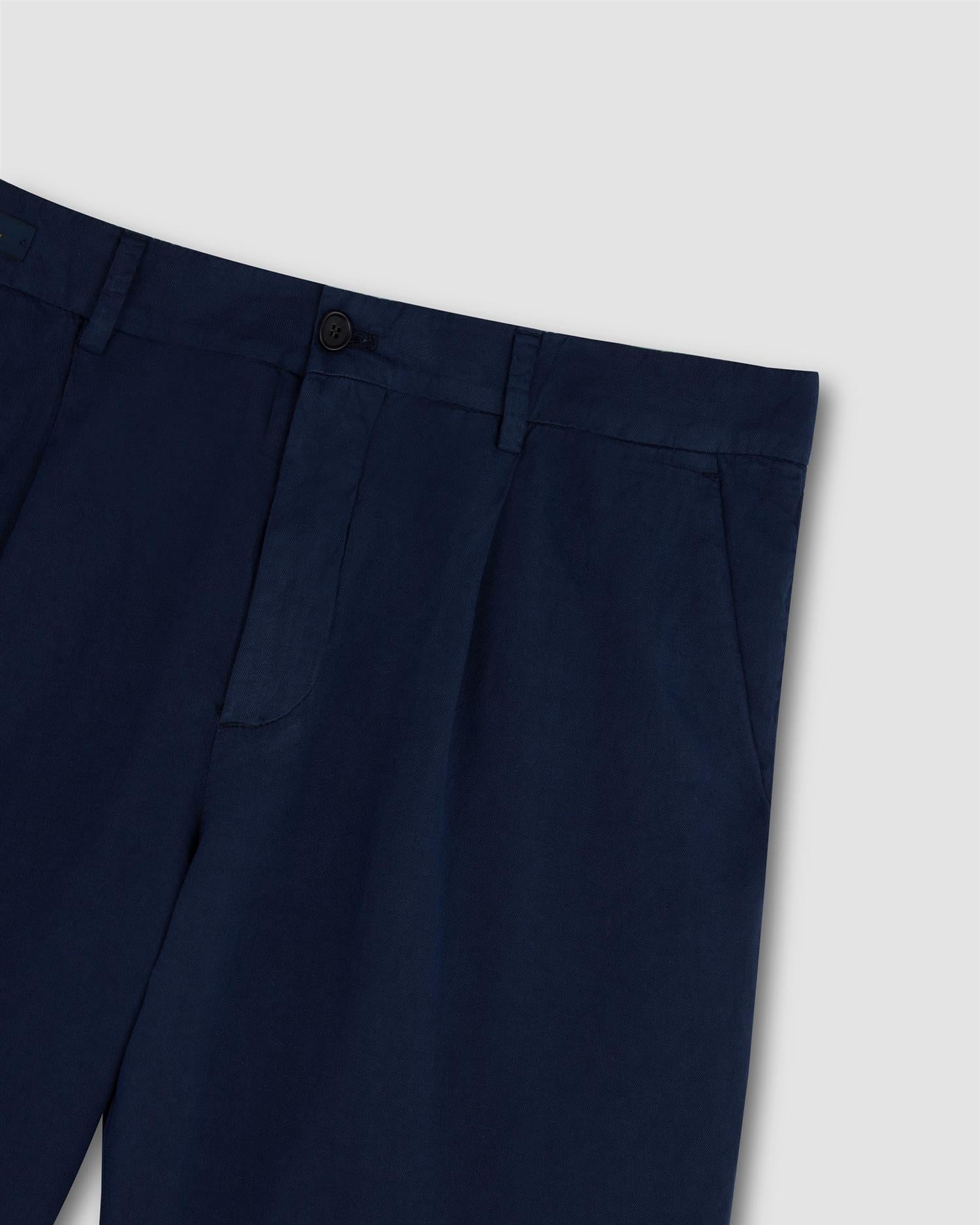 Produkt liggende flatt og folder ekstra synlig