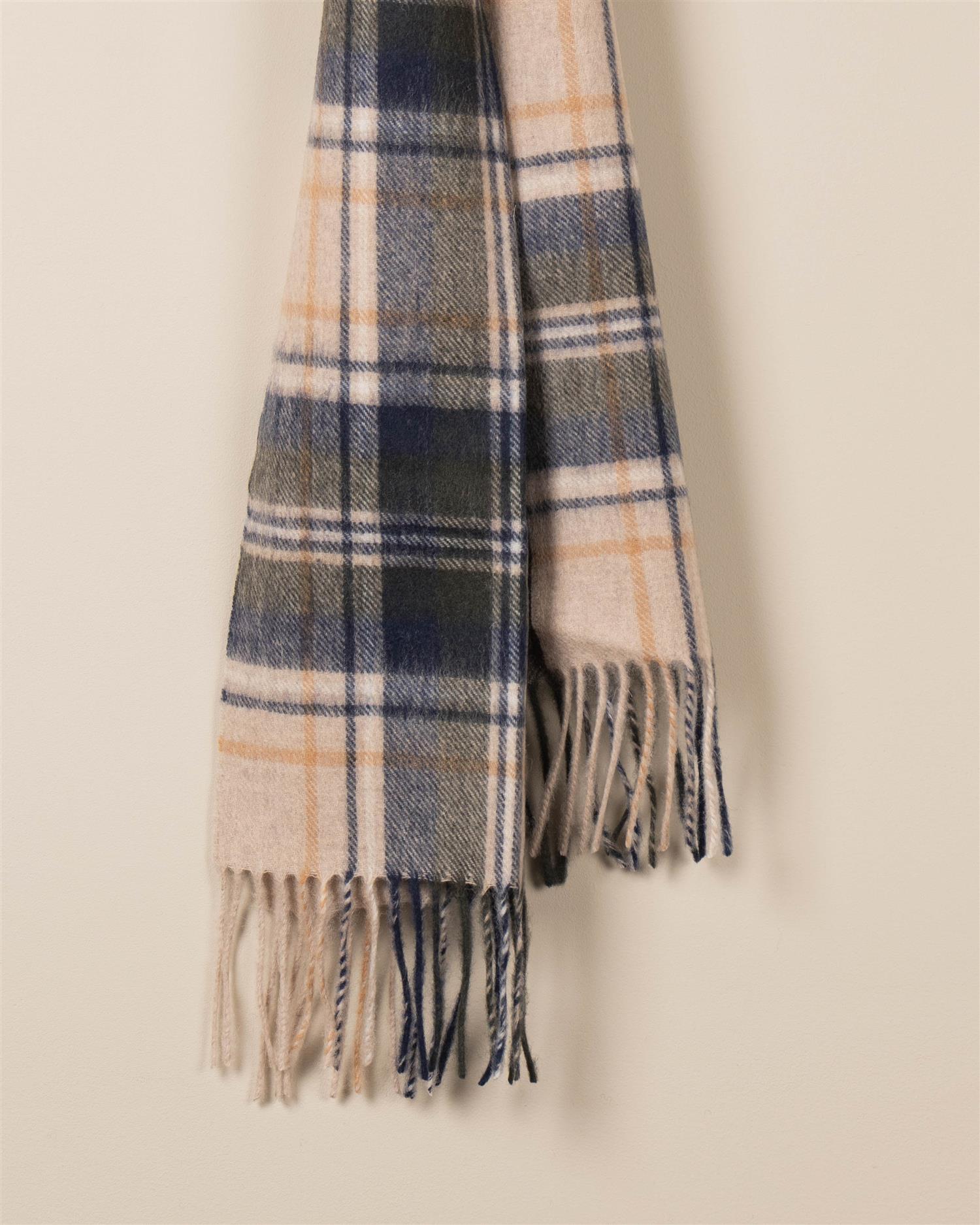 Mykt lammeullskjerf med tartanmønster fra Barbour