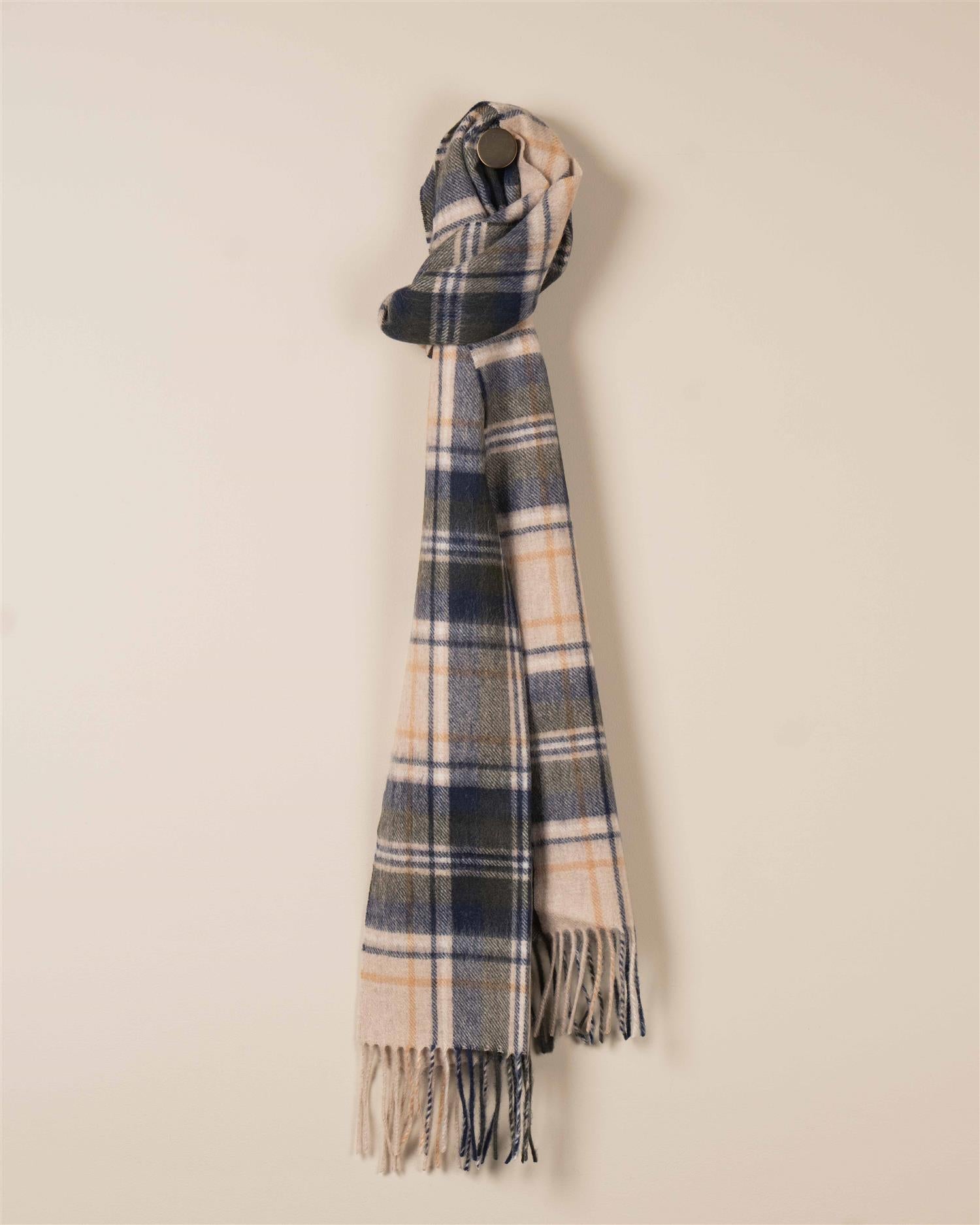 Mykt lammeullskjerf med tartanmønster fra Barbour