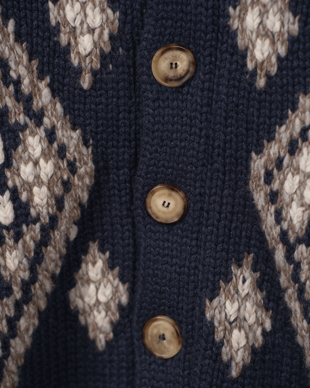 Blåmøsntret Strikkejakke - Navy