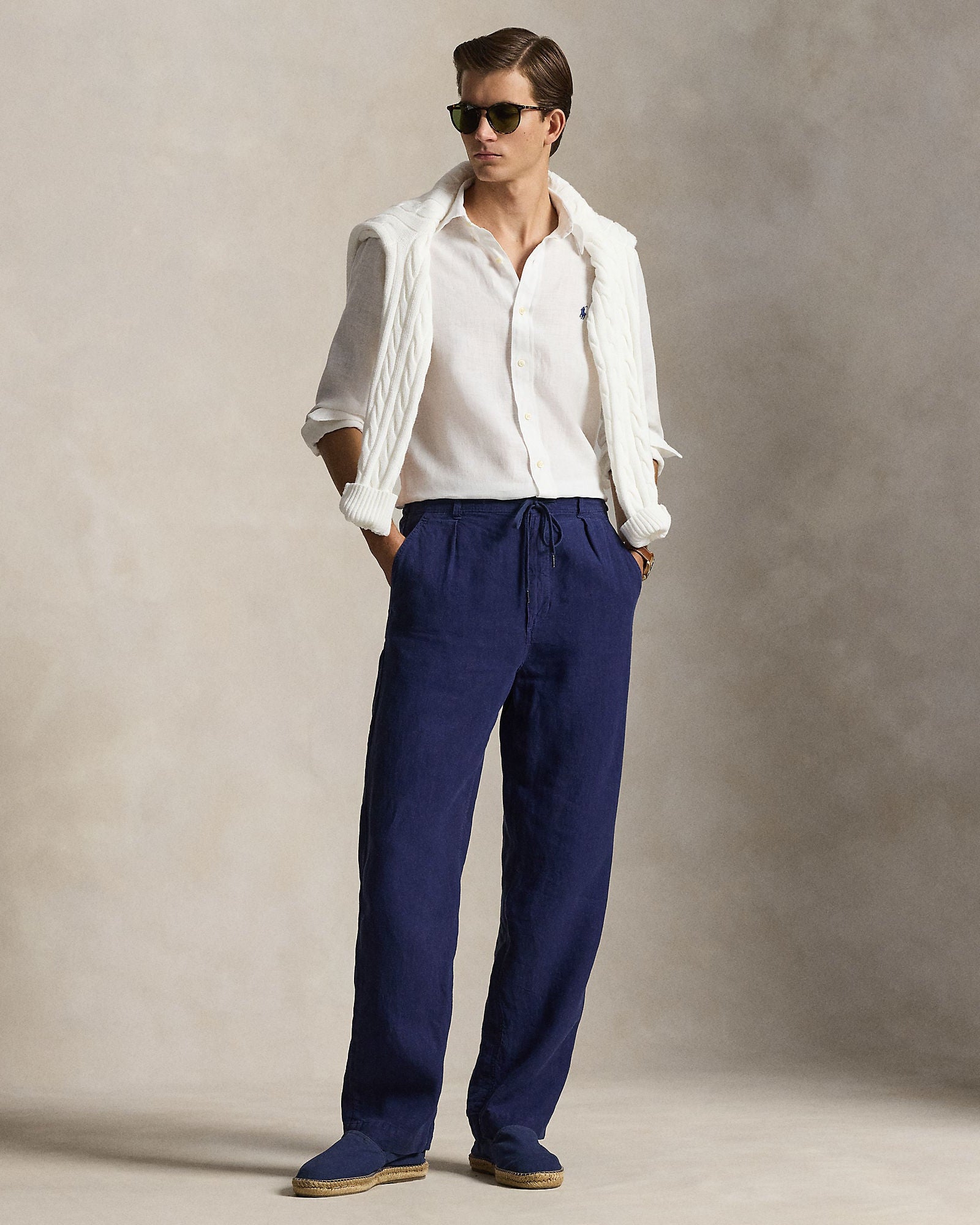 Fullfigur antrekk, genser, skjorte og bukser