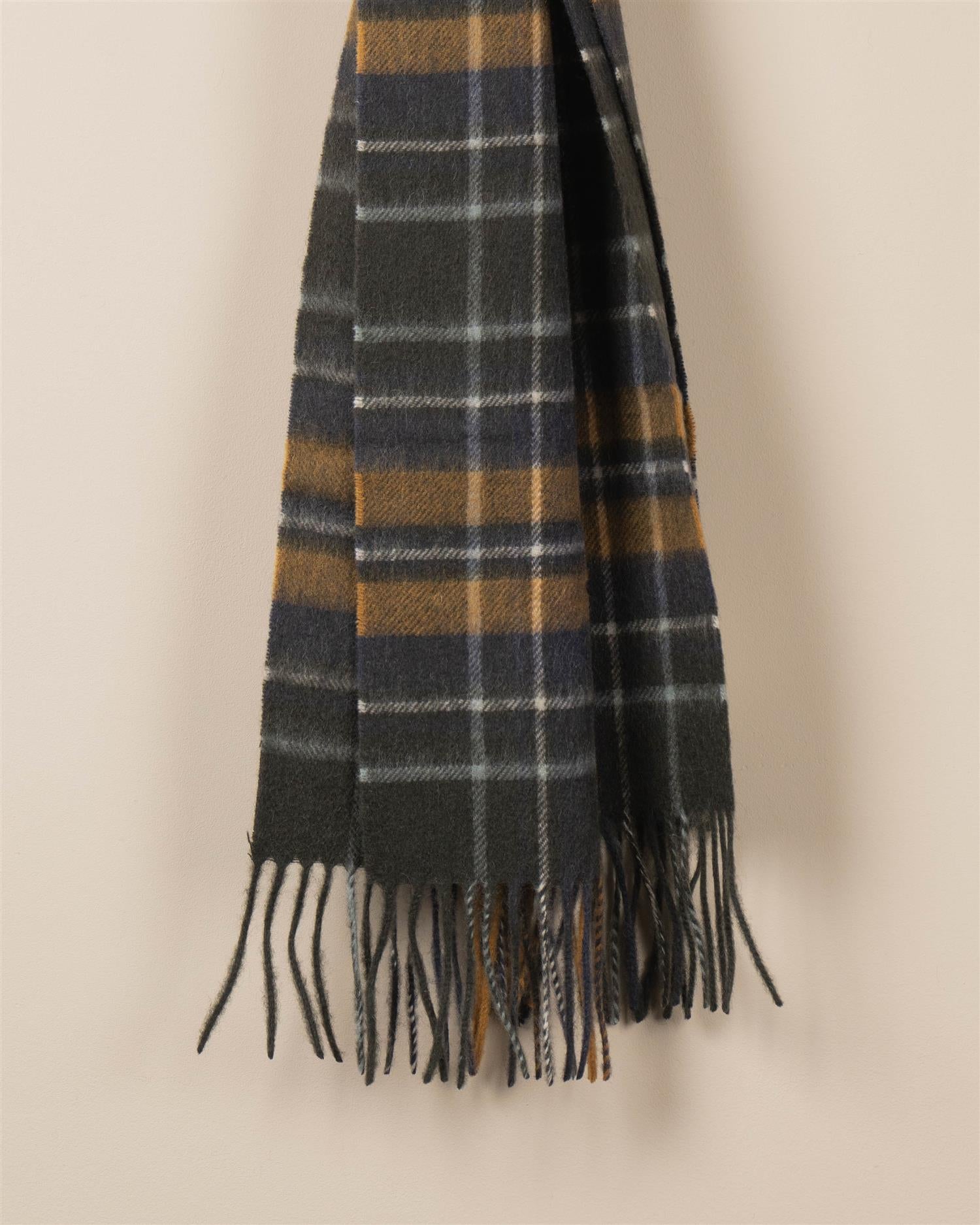 Mykt lammeullskjerf med tartanmønster fra Barbour