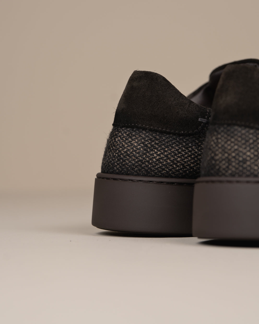 Sneakers I Semsket skinn & ull