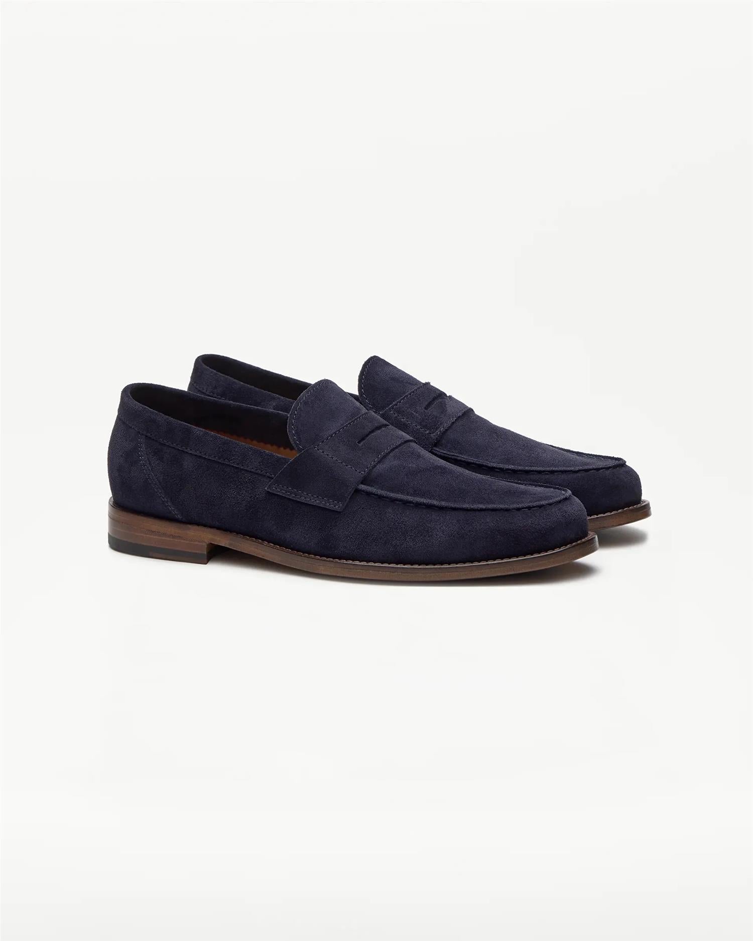 Elegante Navy blå loafers i semsket skinn fra Lottusse, vist fra siden