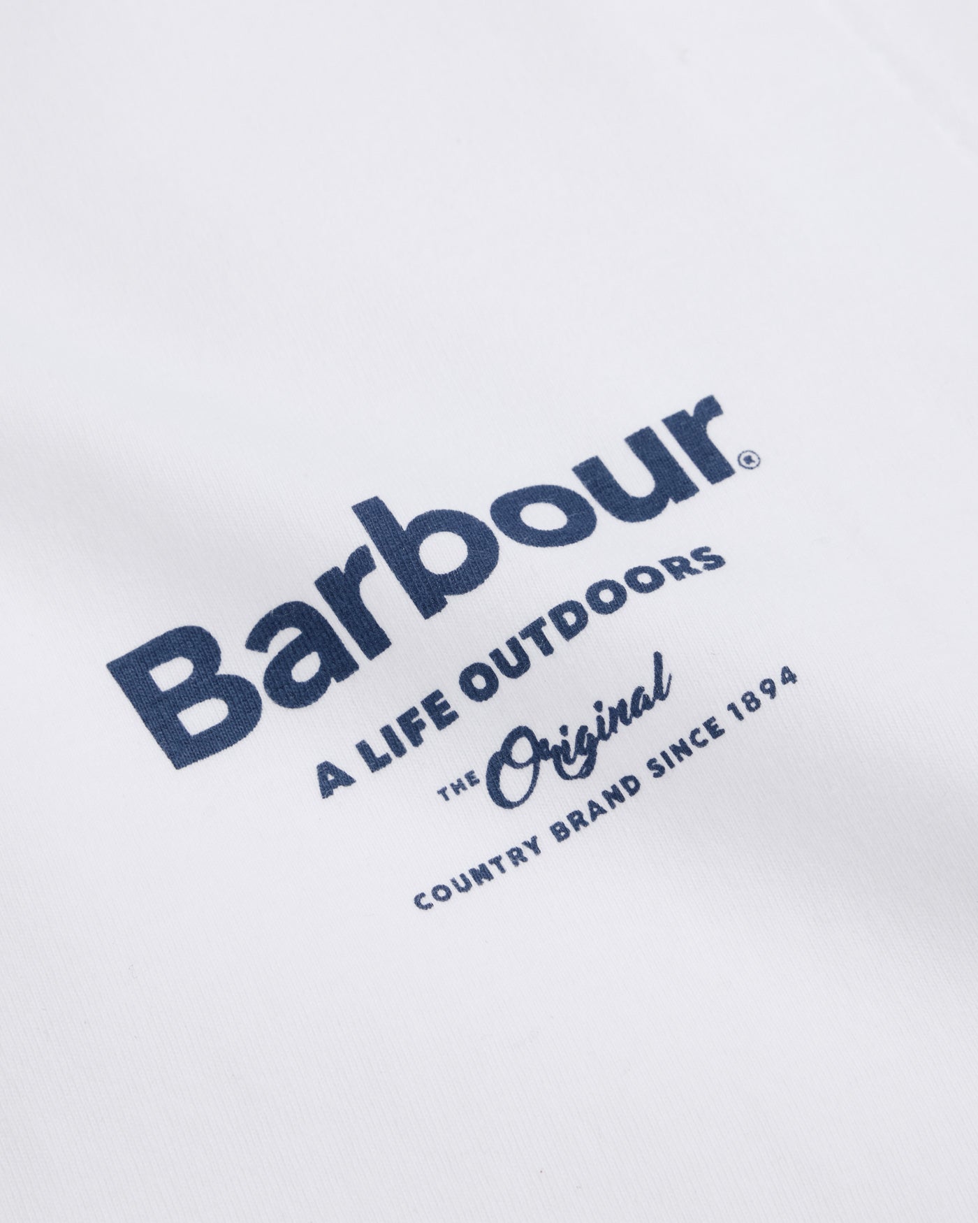 Hvit Logo T-skjorte-Barbour-www.gunnaroye.no