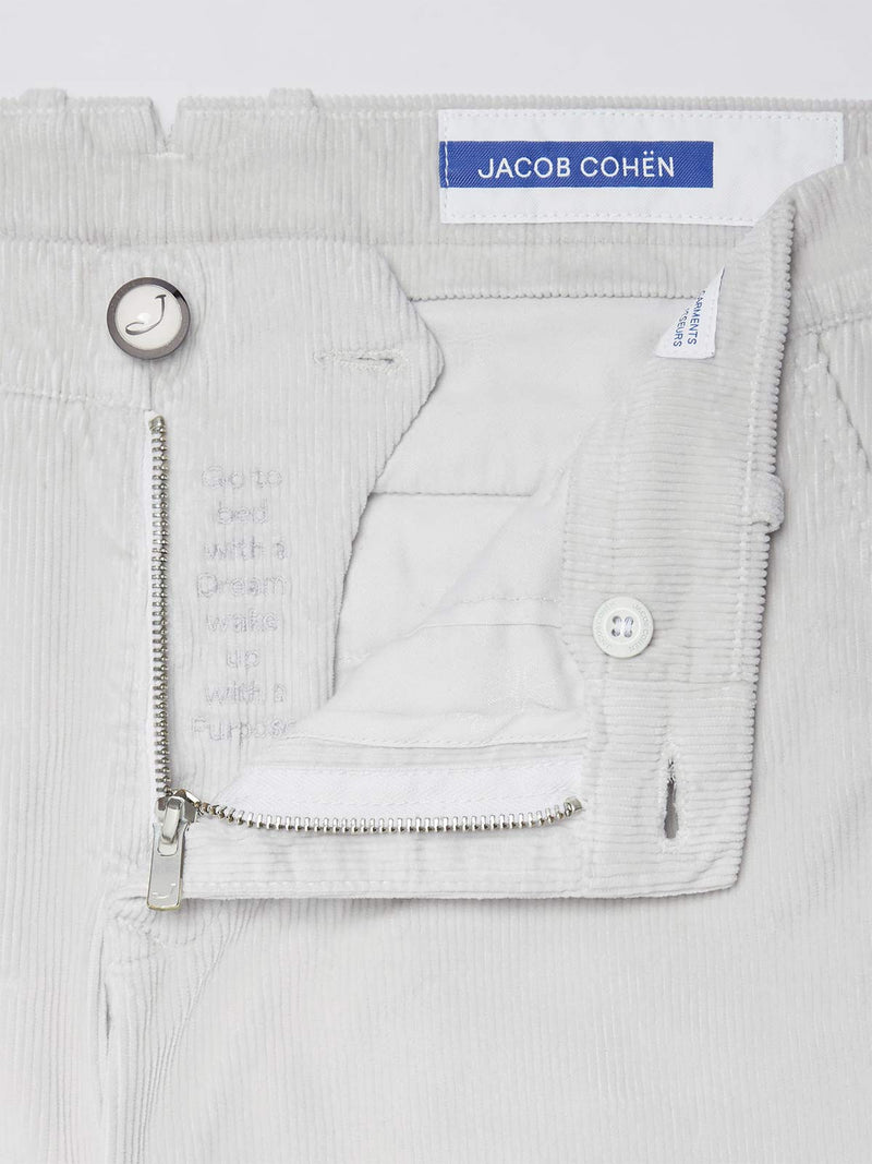 Bobby Cord Chions Off White-JACOB COHEN-www.gunnaroye.no